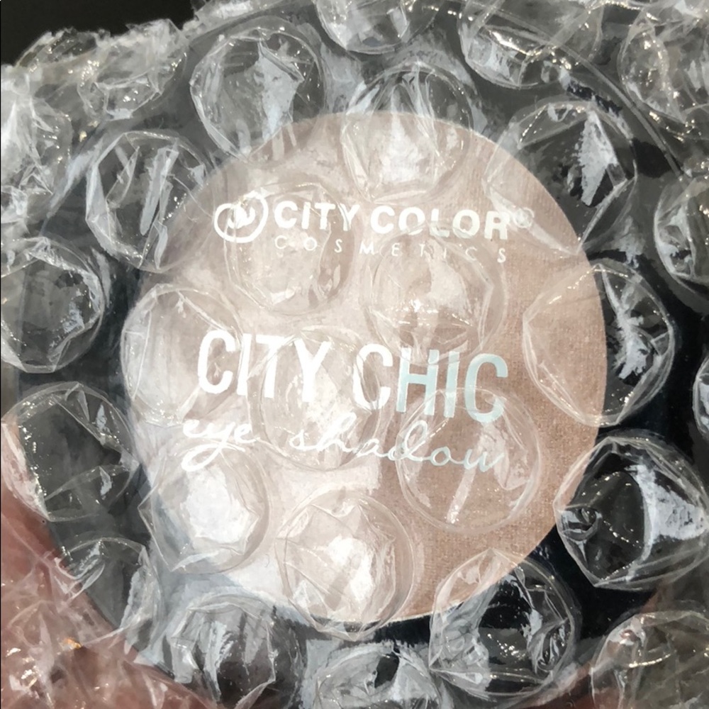NWT City Color City Chic Eyeshadow in Skinny Latte